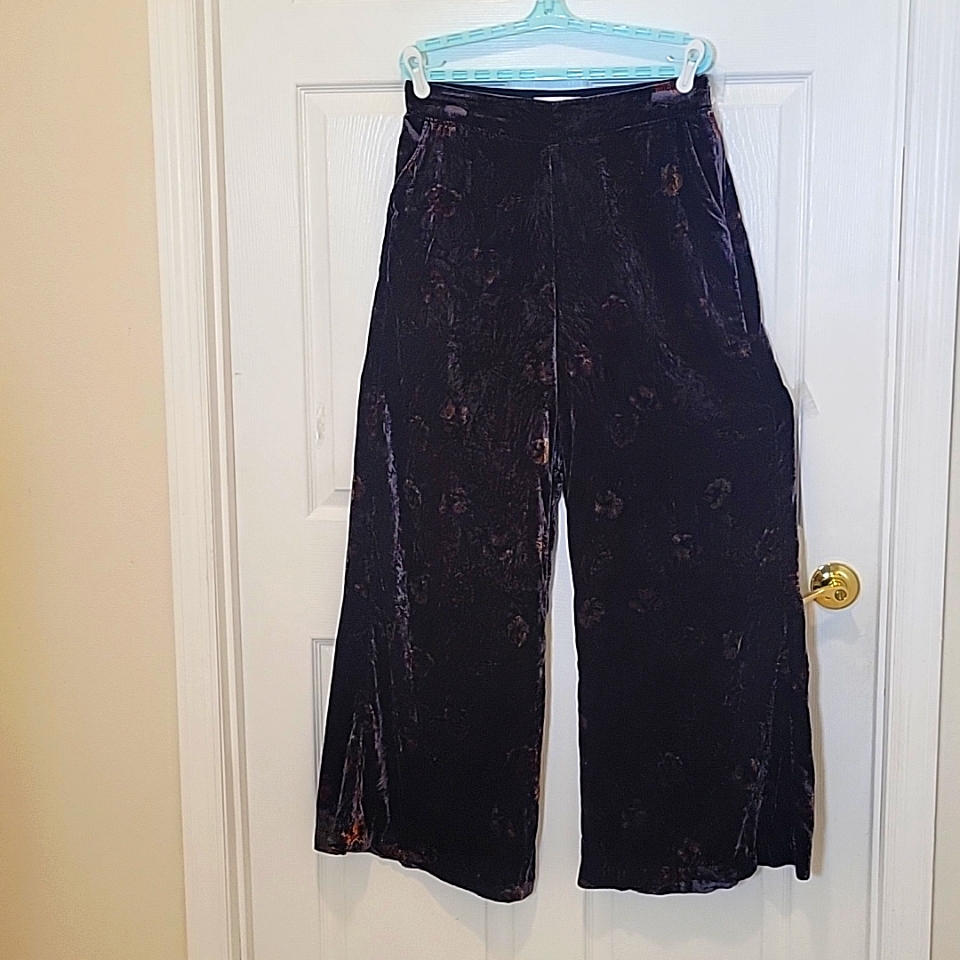 Anthropologie Black Floral Print Velveteen Flowy Pants Size 6